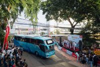 PT Astra Honda Motor memberangkatkan peserta program Mudik dan Balik Bareng Honda dengan armada bus dari Jakarta menuju Yogyakarta dan Semarang, sebagai upaya menghadirkan perjalanan Lebaran yang aman dan nyaman bagi konsumen sepeda motor Honda.