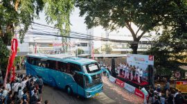 PT Astra Honda Motor memberangkatkan peserta program Mudik dan Balik Bareng Honda dengan armada bus dari Jakarta menuju Yogyakarta dan Semarang, sebagai upaya menghadirkan perjalanan Lebaran yang aman dan nyaman bagi konsumen sepeda motor Honda.