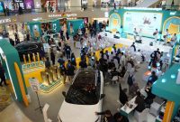 Suasana BSI Fest Ramadan 2026 di Cibinong City Mall, Bogor, yang dipadati pengunjung saat mengikuti rangkaian literasi keuangan syariah, promo cicil emas, layanan digital BYOND by BSI, serta tausiyah Ramadan di panggung utama.