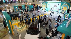 Suasana BSI Fest Ramadan 2026 di Cibinong City Mall, Bogor, yang dipadati pengunjung saat mengikuti rangkaian literasi keuangan syariah, promo cicil emas, layanan digital BYOND by BSI, serta tausiyah Ramadan di panggung utama.
