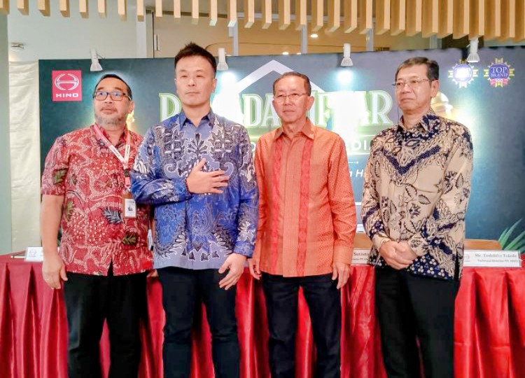 PT Hino Motors Sales Indonesia (HMSI) resmi memperkenalkan Shingo Sakai sebagai Presiden Direktur baru, menggantikan Takashi Muto.