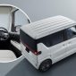 Tampilan eksterior dan interior BYD Racco yang resmi diperkenalkan jelang peluncuran di Jepang. Mobil listrik mungil ini mengusung desain boxy khas kei car dengan pintu geser serta kabin modern berlayar sentuh floating dan panel instrumen digital.