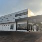 Gedung dealer Mitsubishi Mustika Prima Berlian di kawasan Narogong, Bekasi, yang menghadirkan layanan resmi penjualan serta Authorized Bodi & Cat untuk mendukung kebutuhan perawatan kendaraan konsumen menjelang Lebaran 2026.