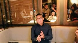Chief Operating Officer BAIC Indonesia, Dhani Yahya, saat memberikan pemaparan mengenai strategi bisnis dan rencana peluncuran kendaraan listrik terbaru kepada awak media dalam acara buka puasa bersama di Roemah Koffie, Kamis (5/3/2026).