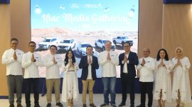 Manajemen Ford RMA Indonesia berfoto bersama usai acara Iftar Media Gathering 2026 yang digelar di Ford Experience Center Sunter, Kamis (5/3/2026). Kegiatan ini menjadi momentum perusahaan untuk mempererat hubungan dengan media sekaligus memaparkan strategi ekspansi bisnis Ford di Indonesia pada tahun 2026.