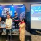 Peserta menerima hadiah doorprize dalam kegiatan “Fuso Berkah Ramadan 2026” yang digelar oleh Sun Star Prima Motor di Aston Imperial Bekasi Hotel & Conference Center, Jumat (6/3/2026). Acara tersebut diikuti pelaku usaha sektor logistik dan retail serta diisi dengan hiburan dan buka puasa bersama.
