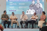 Direktur Utama KALISTA Albert Aulia Ilyas (tengah) bersama para panelis mengikuti diskusi dalam forum “Bincang Bus Listrik Medan #BerbagiUntukSemua” di Medan, Senin (9/3/2026). Forum ini mempertemukan pemerintah, operator transportasi, dan pelaku industri untuk membahas pengembangan layanan Bus Rapid Transit Medan berbasis bus listrik yang lebih ramah lingkungan dan berkelanjuta