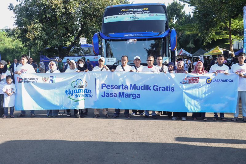Peserta program mudik gratis bersiap diberangkatkan menuju sejumlah kota di Pulau Jawa pada Minggu (15/3/2026). Program ini didukung PT Jasamarga Transjawa Tol untuk membantu kelancaran mobilitas masyarakat saat Lebaran.