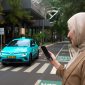 Ilustrasi pengguna memesan layanan kendaraan listrik melalui aplikasi Green SM di kawasan perkotaan. Green SM mencatat pertumbuhan signifikan di Asia-Pasifik dan meraih predikat Best EV Carpooling App dalam ajang Sensor Tower APAC Awards 2025.