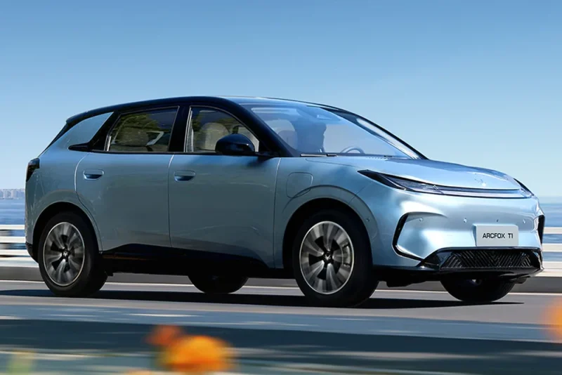 BAIC Indonesia menyiapkan dua mobil listrik baru yakni Arcfox T1 dan BAIC X1 