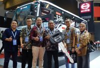 Seremoni penyerahan unit perdana Hino Bus 136 MDBL 4x4 dari HMSI kepada PT Satria Jaya Sultra di ajang GIICOMVEC 2026, JIExpo Kemayoran, Jakarta.