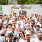 Suasana kebersamaan peserta dalam acara Halal Bihalal komunitas White Car Indonesia yang berlangsung hangat dan penuh keakraban, ditandai dengan sesi foto bersama di tengah nuansa silaturahmi pasca-Idulfitri.