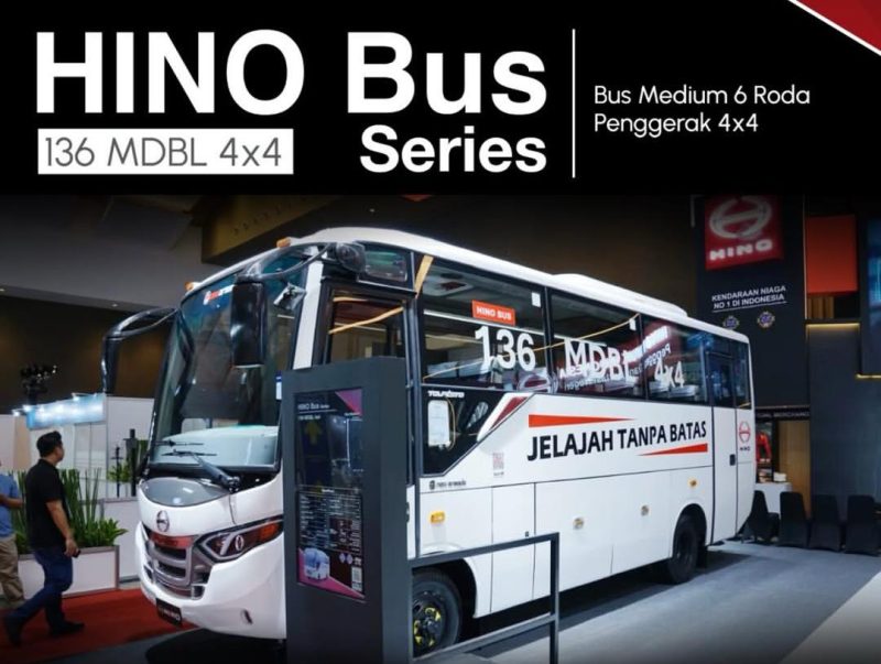 Hino Bus 136 MDBL 4x4 dipamerkan oleh PT Hino Motors Sales Indonesia dalam ajang GIICOMVEC 2026 di JIEXPO Kemayoran, Jakarta. Bus medium 6 roda ini mengusung penggerak 4x4 untuk operasional di medan berat seperti perkebunan dan pertambangan.