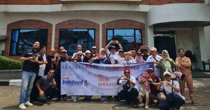 Keterangan foto: Peserta Touring Bela Negara (TBN) Series berfoto bersama saat melakukan kunjungan ke pabrik Bogasari di Jakarta Utara, Rabu (8/4/2026), dalam rangka mengenal industri strategis nasional.