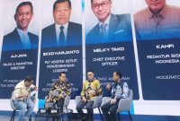 Aji Jaya (kanan) saat menjadi pembicara dalam talkshow FusoX Business Forum bersama pelaku industri logistik di Jakarta, Sabtu (11/4/2026), membahas strategi efisiensi operasional melalui layanan purna jual.