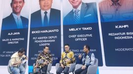 Aji Jaya (kanan) saat menjadi pembicara dalam talkshow FusoX Business Forum bersama pelaku industri logistik di Jakarta, Sabtu (11/4/2026), membahas strategi efisiensi operasional melalui layanan purna jual.