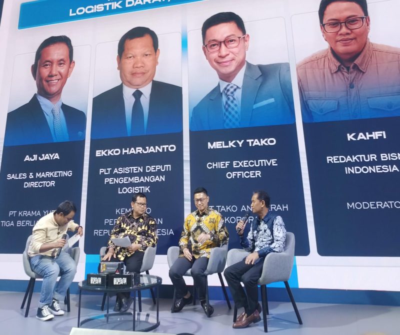 Aji Jaya (kanan) saat menjadi pembicara dalam talkshow FusoX Business Forum bersama pelaku industri logistik di Jakarta, Sabtu (11/4/2026), membahas strategi efisiensi operasional melalui layanan purna jual.