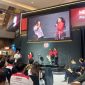 Pengunjung dan anggota Bismania Community mengikuti sesi Bismania Community Talkshow di booth PT Hino Motors Sales Indonesia pada ajang GIICOMVEC 2026, Sabtu (11/4/2025). Acara ini menjadi wadah berbagi pengalaman sekaligus mengenal lebih dekat bus Hino terbaru.