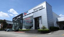 Tampak depan Indomobil Plaza Cikarang sebagai lokasi layanan terpadu MAXUS yang menghadirkan konsep one-stop automotive destination.