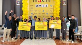 Siswa SMK pemenang Maxim Quiz: English Brain Game berpose usai kompetisi di Bandung, Kamis (16/4/2026).