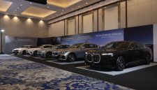 Line-up mobil BMW dipamerkan di BMW Festival of JOY di JIExpo Grand Ballroom, Jakarta.