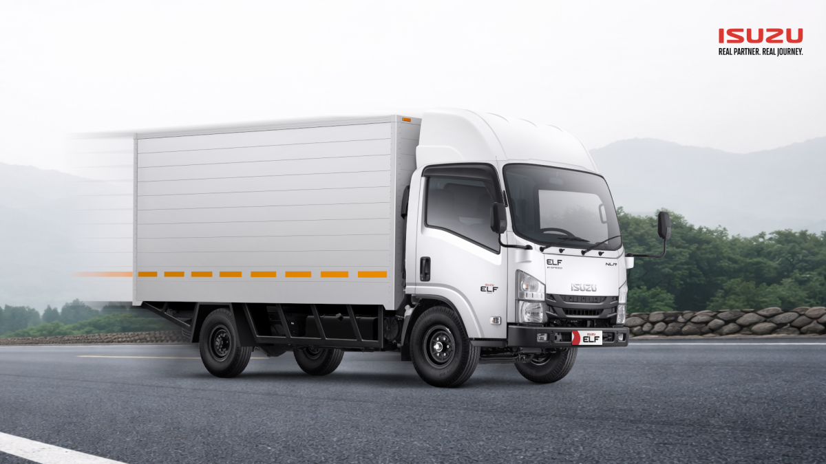 Isuzu ELF NLR menjadi salah satu kendaraan niaga andalan PT Isuzu Astra Motor Indonesia yang telah menggunakan teknologi mesin diesel Common Rail untuk menghadirkan efisiensi bahan bakar lebih irit, performa optimal, dan emisi yang lebih ramah lingkungan.