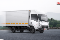 Isuzu ELF NLR menjadi salah satu kendaraan niaga andalan PT Isuzu Astra Motor Indonesia yang telah menggunakan teknologi mesin diesel Common Rail untuk menghadirkan efisiensi bahan bakar lebih irit, performa optimal, dan emisi yang lebih ramah lingkungan.