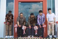 PT Hino Motors Sales Indonesia bersama PT Duta Cemerlang Motors meresmikan peningkatan layanan dealer menjadi fasilitas 3S di Sleman, Yogyakarta. Kehadiran dealer baru ini memperkuat layanan penjualan, servis, dan suku cadang guna mendukung operasional pelanggan kendaraan niaga Hino di wilayah DIY dan sekitarnya.