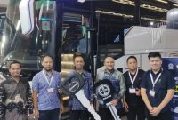 Hino Motors Sales Indonesia bersama Karoseri Piala Mas menyerahkan bus Hino RM 280 ABS kepada Perum DAMRI untuk mendukung layanan Trip 3 Negara Indonesia-Malaysia-Brunei.