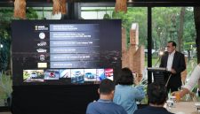 Perwakilan Kia memaparkan pencapaian global kendaraan listrik EV9 dalam acara media di Jakarta, Senin (4/5/2026).