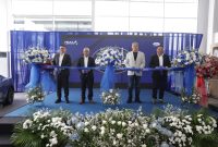 Peresmian dealer baru Ford di kawasan MT Haryono, Jakarta, ditandai dengan seremoni potong pita oleh jajaran manajemen RMA Indonesia bersama Auto Kencana Group.