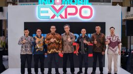 Jajaran manajemen Indomobil Group berfoto bersama saat pembukaan INDOMOBIL Expo Bandung 2026 di 23 Paskal Shopping Center, Sabtu (23/5/2026). Pameran bertema “EVperience” ini menghadirkan berbagai kendaraan listrik serta program promo menarik bagi masyarakat Bandung dan sekitarnya.