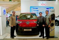 Peluncuran Volkswagen ID. Buzz Eclipse Edition oleh Volkswagen Indonesia di ajang Indomobil Expo 2026, menghadirkan desain ikonik dengan sentuhan warna berani dan konsep personalisasi interior.
