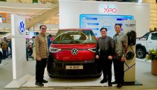 Peluncuran Volkswagen ID. Buzz Eclipse Edition oleh Volkswagen Indonesia di ajang Indomobil Expo 2026, menghadirkan desain ikonik dengan sentuhan warna berani dan konsep personalisasi interior.