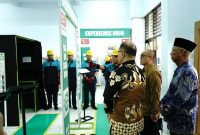 erwakilan Manajemen Daihatsu & Perwakilan Pemda di Salah Satu SMK Binaan CSR ADM di Jawa Timur.