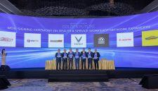 VinFast menandatangani kerja sama ekspansi jaringan dealer dan bengkel layanan global bersama sejumlah mitra internasional dalam ajang VinFast Global Business Conference 2026. Langkah ini menjadi bagian dari strategi memperkuat layanan purnajual dan infrastruktur kendaraan listrik di berbagai negara.