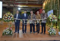 Peresmian dealer Kia Spazio Tower di Surabaya Barat oleh jajaran manajemen Kia Sales Indonesia dan Kia Azimut Group, Selasa (12/5/2026). Kehadiran dealer baru ini memperkuat jaringan layanan serta ownership experience Kia bagi konsumen di Jawa Timur.