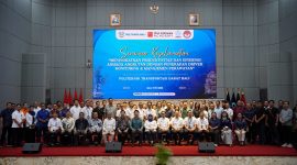 Perwakilan Hino Motors Sales Indonesia bersama POLTRADA Bali, KNKT, dan PT Cahaya Surya Bali Indah saat menggelar seminar keselamatan transportasi di Kampus POLTRADA Bali, Tabanan. Seminar membahas driver monitoring dan manajemen perawatan kendaraan guna meningkatkan efisiensi serta keselamatan armada niaga.
