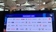 Deretan merek otomotif peserta dipamerkan dalam konferensi pers GIIAS 2026 di Jakarta, Selasa (26/5/2026). Ajang otomotif tahunan tersebut akan digelar di ICE BSD City pada 30 Juli hingga 9 Agustus 2026 dengan menghadirkan lebih dari 60 merek kendaraan.