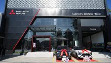 PT Mitsubishi Motors Krama Yudha Sales Indonesia (MMKSI) bersama PT Sulawesi Berlian Motor (SBM) resmi membuka dealer Mitsubishi Motors pertama di Kabupaten Gowa, Sulawesi Selatan.