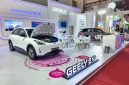 Unit Geely EX2 dipamerkan di booth Geely Auto Indonesia pada ajang Jakarta Fair 2026 di JIExpo Kemayoran, Jakarta. Mobil listrik ini menjadi sorotan dengan desain modern, fitur canggih, serta efisiensi tinggi untuk mobilitas perkotaan.