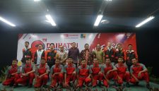Peserta dan panitia berfoto bersama dalam pembukaan Daihatsu National SMK Skill Contest ke-9 di Jakarta, 12 Juni 2026. Ajang ini diikuti ratusan SMK binaan Daihatsu sebagai wadah unjuk keterampilan teknisi muda otomotif Indonesia.
