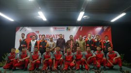 Peserta dan panitia berfoto bersama dalam pembukaan Daihatsu National SMK Skill Contest ke-9 di Jakarta, 12 Juni 2026. Ajang ini diikuti ratusan SMK binaan Daihatsu sebagai wadah unjuk keterampilan teknisi muda otomotif Indonesia.