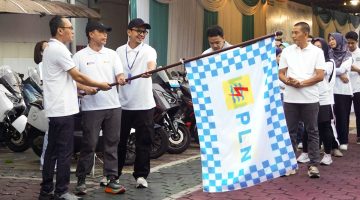 Penyerahan simbolis sekaligus pelepasan operasional 500 unit motor listrik Polytron FOX 350 untuk PLN UID Jawa Timur dalam program “Ride to Net Zero Emission”, yang akan digunakan sebagai kendaraan dinas petugas lapangan di berbagai wilayah.
