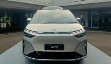 Xpeng X9 facelift resmi diperkenalkan di Indonesia dengan membawa pembaruan pada desain eksterior, teknologi berbasis AI, serta fitur keselamatan dan kenyamanan untuk memperkuat posisinya di segmen MPV listrik premium.