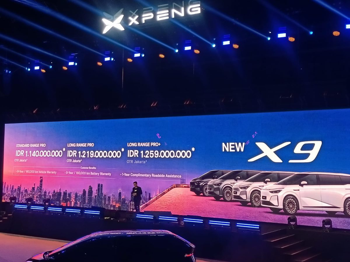XPENG Indonesia mengumumkan harga resmi MPV listrik premium XPENG X9 pada ajang XPENG V1SION Night 2026 di Istora Senayan, Jakarta. X9 dipasarkan mulai Rp1,14 miliar hingga Rp1,259 miliar (OTR Jakarta) dalam tiga varian dengan jarak tempuh maksimal mencapai 715 km (NEDC). Foto: Dok. XPENG Indonesia.