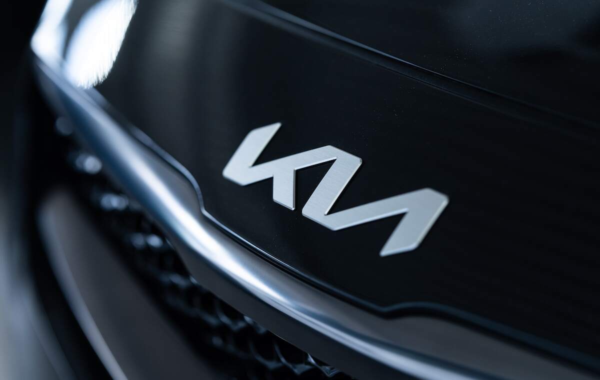 Filosofi Logo Kia 2026: Arti Symmetry, Rhythm, dan Rising