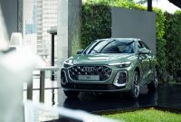 The New Audi Q5 Sportback warna District Green tampil memukau dengan desain SUV coupe premium yang memadukan kemewahan modern, teknologi canggih, dan performa khas Audi. Kehadirannya menjadi simbol baru quiet luxury bagi pecinta otomotif premium di Indonesia.