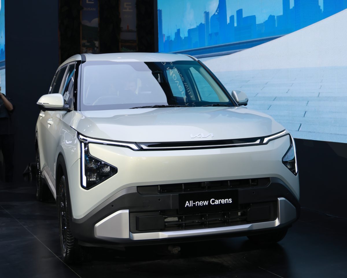 The All-New Kia Carens tampil dengan desain modern dan futuristis saat diperkenalkan kepada publik. MPV keluarga terbaru Kia ini mengusung konsep 