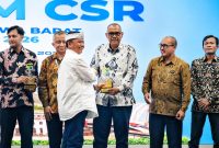 Apresiasi yang Diberikan kepada Tokoh Penggerak Binaan Daihatsu, Moh Warso, Yang Dinobatkan Sebagai Local Champion Bidang Sosial